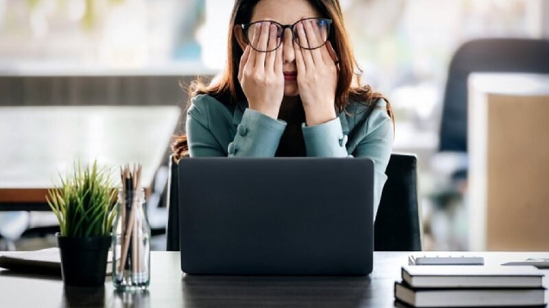 Peut-on demander un arrêt maladie quand on n’arrive psychologiquement plus à travailler ?